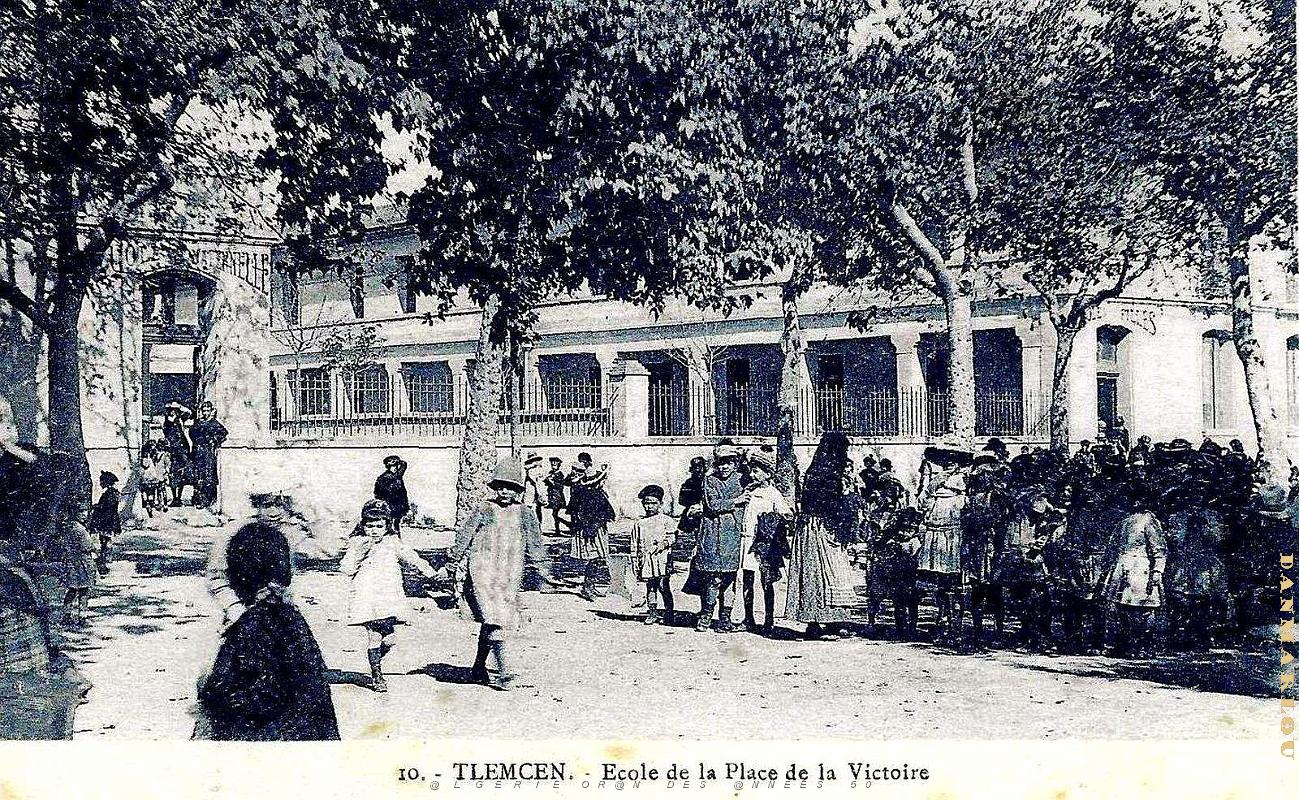 2461- Tlemcen - Place de la Victoire - ecole.jpg